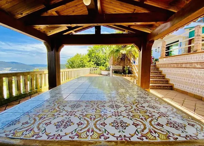 Al Mar Vista Panoramica A La Ria De *